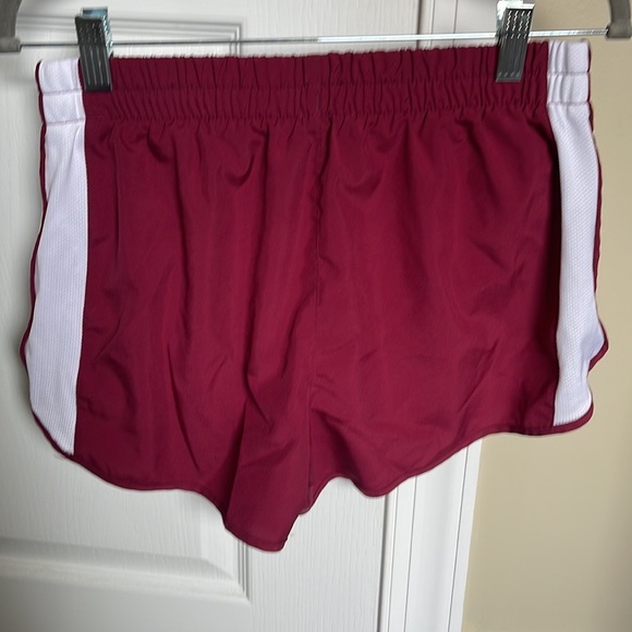 Nike running shorts - Picture 2 of 2